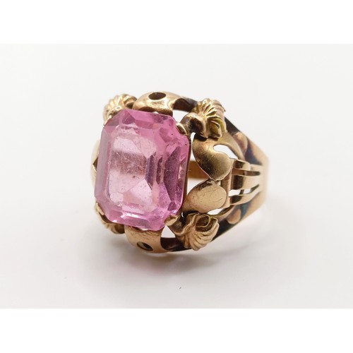 418 - A 14ct gold and pink paste ring, ring size L
