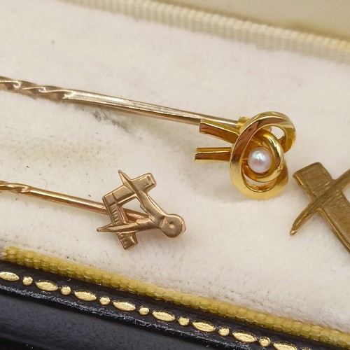 462 - A 9ct gold Masonic pendant, a 9ct gold and seed pearl stick pin, a Masonic stick pin, and a jeweller... 