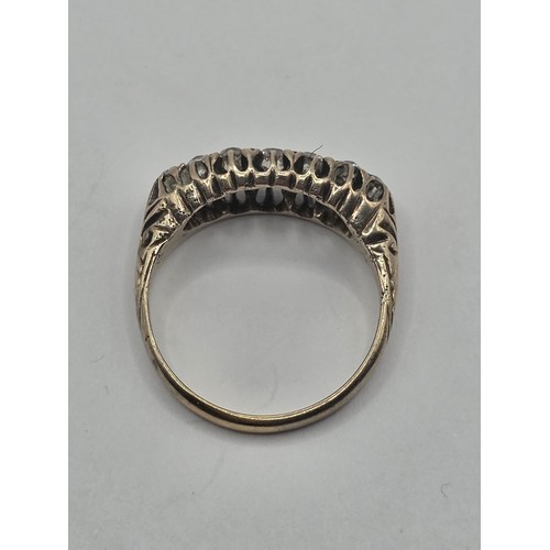 476 - An 18ct gold and diamond ring, ring size S