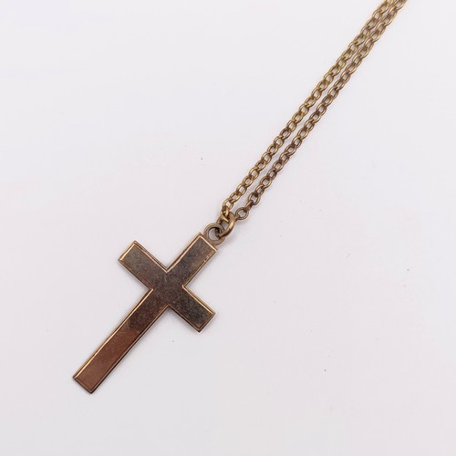 423 - A 9ct gold cross pendant and chain, 3.5 g