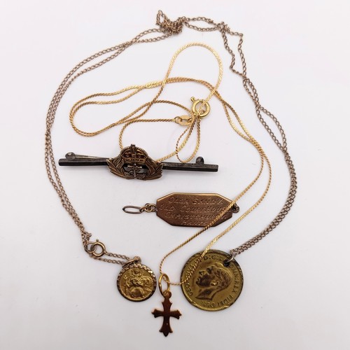 457 - An 18ct gold chain and cross pendant, 2.8 g, a 9ct gold and silver sweetheart brooch, a 9ct gold pen... 