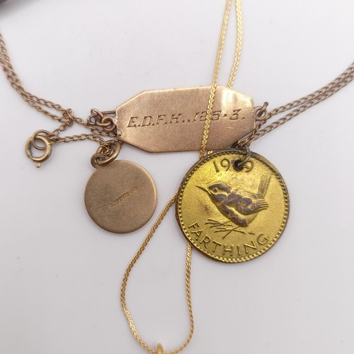 457 - An 18ct gold chain and cross pendant, 2.8 g, a 9ct gold and silver sweetheart brooch, a 9ct gold pen... 