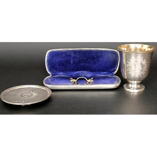 33 - A Victorian silver communion cup and tray, 1.9 ozt, 6 cm high, a George V silver spectacle case, and... 