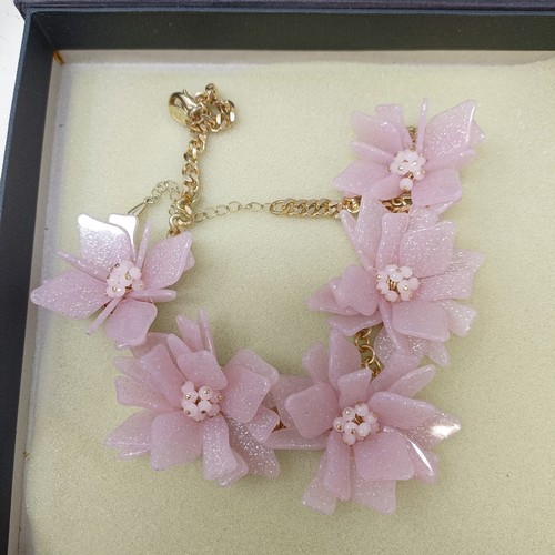 511 - Assorted costume jewellery (box)