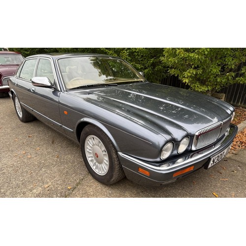 17 - 1995 Daimler Six X300Registration number N300 JDHChassis number SAJDKALD3BJ730852Engine number 9JPFR... 