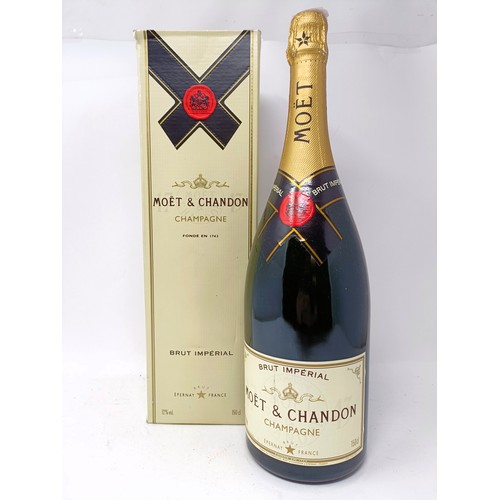 925 - A magnum of Moet & Chandon, Brut NV, boxed