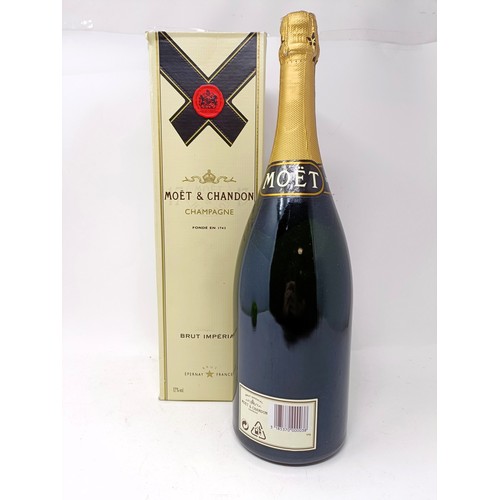 925 - A magnum of Moet & Chandon, Brut NV, boxed