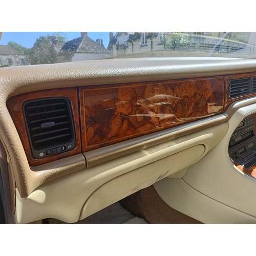 17 - 1995 Daimler Six X300Registration number N300 JDHChassis number SAJDKALD3BJ730852Engine number 9JPFR... 