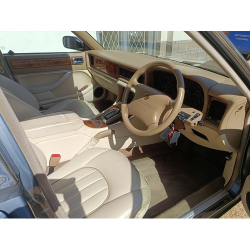 17 - 1995 Daimler Six X300Registration number N300 JDHChassis number SAJDKALD3BJ730852Engine number 9JPFR... 
