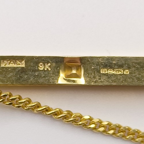 606 - A 9ct gold button, and a 9ct gold tie pin, 5.0 g