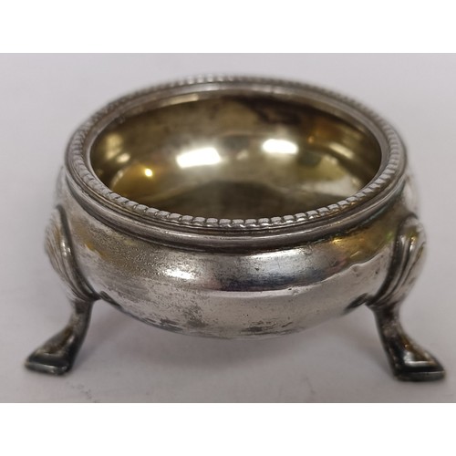 327 - A silver salt, Sheffield 1844, and other small items of silver, 3.8 ozt (weighable silver)...