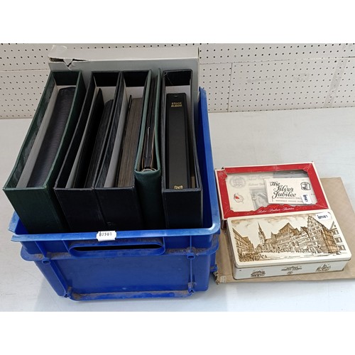 218 - Assorted Commonwealth QEII Silver Jubilee stamps and other similar items, in albums and loose (box)...