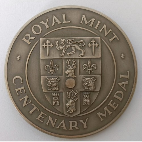 250 - A Royal Mint commemorative silver medallion, struck to Celebrate the 500th Anniversary of the Birth ...