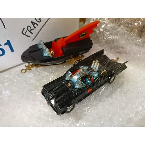 360 - A collection of assembled model kits, including Battlestar Galactica, Thunderbirds 2, Marvin (Hitchh...