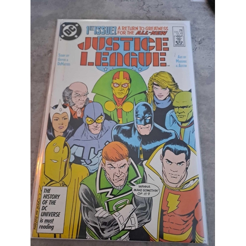 169 - DC Comics. Justice League a return to greatness for the all new 1 to 6 (6 Issues in this Lot)DC Comi... 