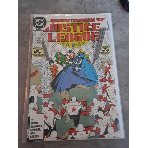 169 - DC Comics. Justice League a return to greatness for the all new 1 to 6 (6 Issues in this Lot)DC Comi... 