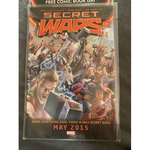 226 - Marvel, Secret Wars (5 Issues in this Lot)Issues, #0, #001 variant edition,# 002, and #2 May 2015 wh... 