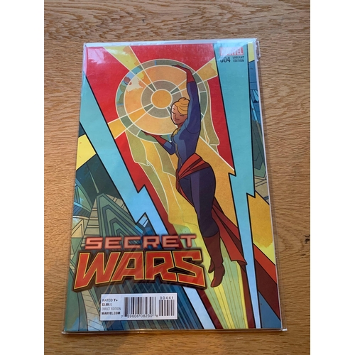 227 - Marvel, Secret Wars (5 Issues in this Lot)Marvel, Secret Wars  Issues #1 variant edition, #3 variant... 