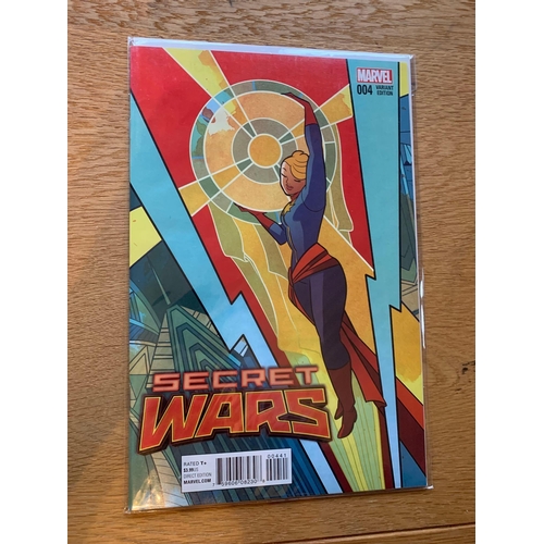 227 - Marvel, Secret Wars (5 Issues in this Lot)Marvel, Secret Wars  Issues #1 variant edition, #3 variant... 