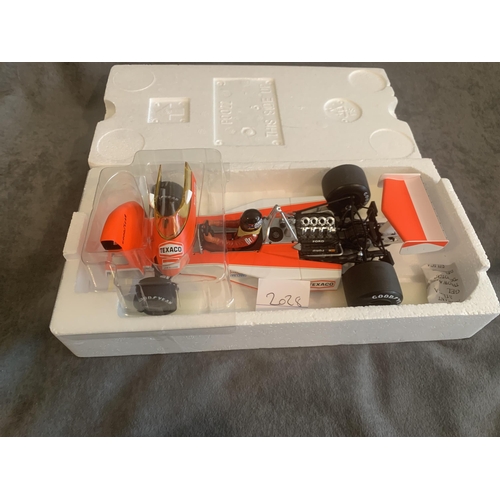 525 - MiniChamps Mclaren Ford M23 J Hunt South African GP 1976 MiniChamps Mclaren Ford M23 J Hunt South Af... 