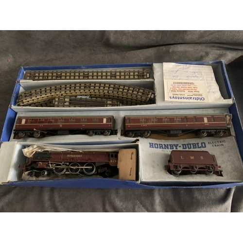 547 - Hornby Dublo Electric Train. Made in england by Meccano LimitedHornby Dublo Electric Train. Made in ... 