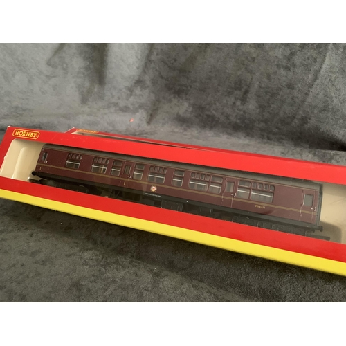 548 - A Pair of Hornby BR Mk1 Composite Coach M15311 00 gaugeA Pair of Hornby BR Mk1 Composite Coach M1531... 