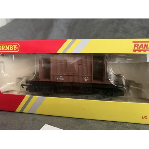 550 - Hornby Rail Road BR 20 Ton Brake Van 00 gaugeHornby Rail Road BR 20 Ton Brake Van (R6368)