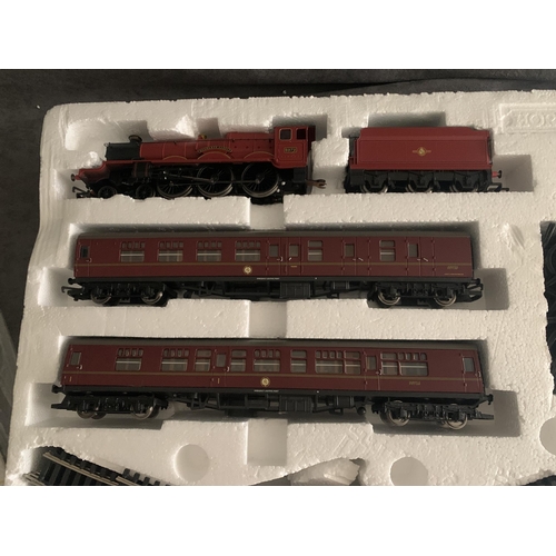 557 - Hornby Harry Potter Hogwarts Express Electric Train Set Hornby Harry Potter Hogwarts Express Electri... 