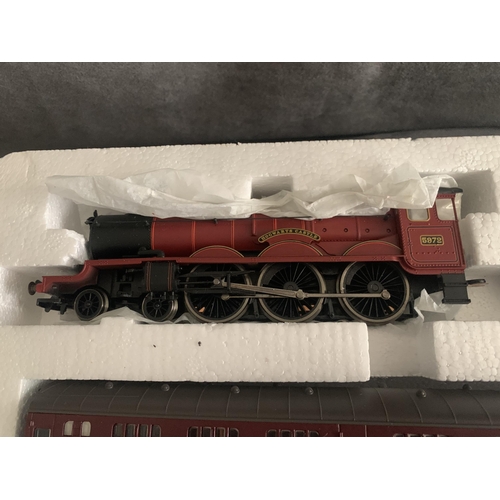 558 - Hornby Harry Potter Hogwarts Express Electric Train Set Hornby Harry Potter Hogwarts Express Electri... 