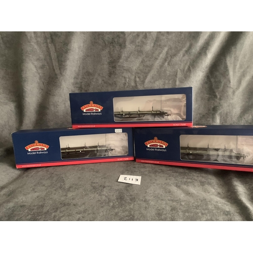 562 - Set of 3 Bachmann Model Railway 00 gauge Set of 3 Bachmann Model Railway 00 gauge includes Bogie Bol... 