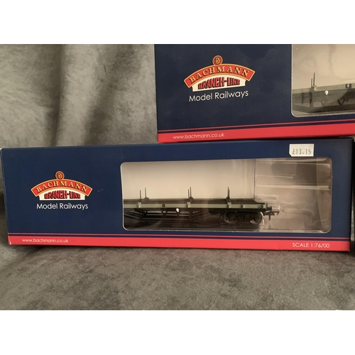 562 - Set of 3 Bachmann Model Railway 00 gauge Set of 3 Bachmann Model Railway 00 gauge includes Bogie Bol... 