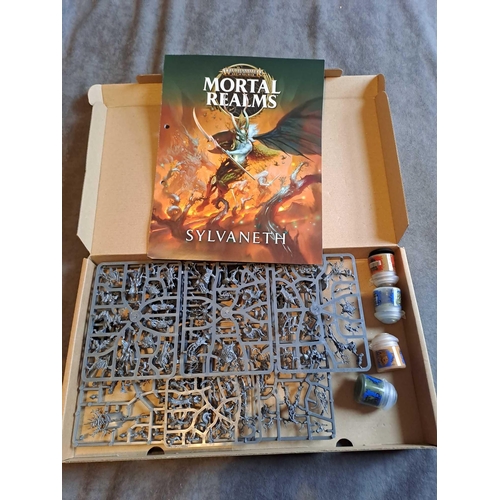 684 - Mortal Realms Warhammer Age of Sigmar premium kit 2Mortal Realms Warhammer Age of Sigmar premium kit... 