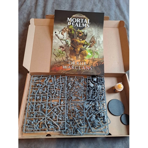 685 - Mortal Realms Warhammer Age of Sigmar premium kit 3Mortal Realms Warhammer Age of Sigmar premium kit... 