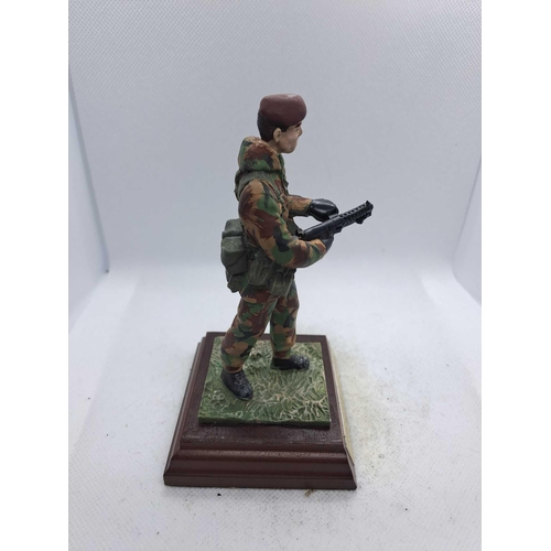 800 - 4x hand painted soldiers. parachute regiment faklands 1982. parachute regiment 1942 - 2002. the sas ... 