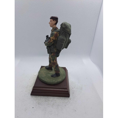 800 - 4x hand painted soldiers. parachute regiment faklands 1982. parachute regiment 1942 - 2002. the sas ... 