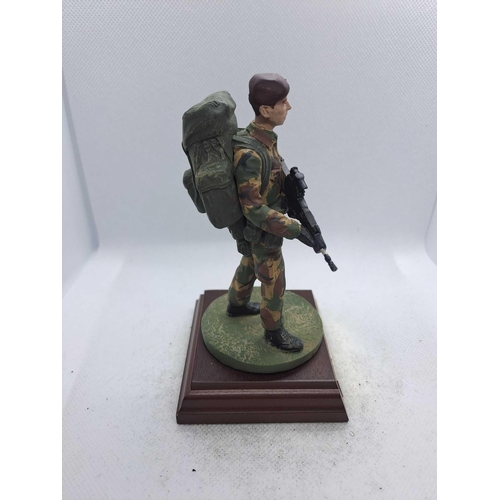 800 - 4x hand painted soldiers. parachute regiment faklands 1982. parachute regiment 1942 - 2002. the sas ... 