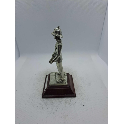 803 - Grenadier guards pewter silver plated no box, English Minatures national serviceman pewter silver pl... 