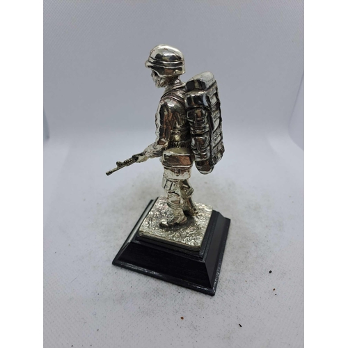 822 - 5 x Royal Hampshire & English Minitures Pewter & Silver Plated Figures, See Description for more inf... 