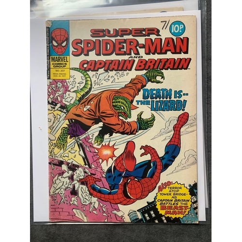 271 - Marvel Comics Group, Super Spider-Man and Captain Britain (4 Issues in this Lot)Marvel Comics Group,... 