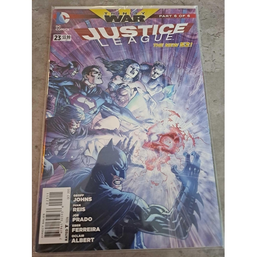 174 - DC Comics Justice League the New 52 (3 Issues in this Lot)DC Comics Justice League the New 52, unite... 