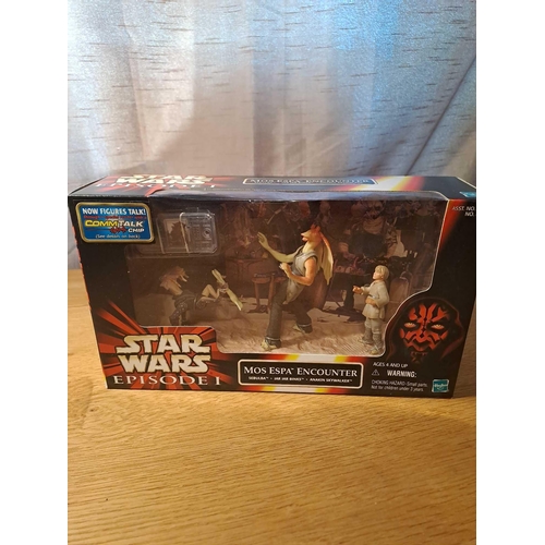 1057 - Star Wars Episode 1 Mos Espa Encounter Includes 3 Figures. Comes With Sebulba, Jar Jar And Anikin Sk... 