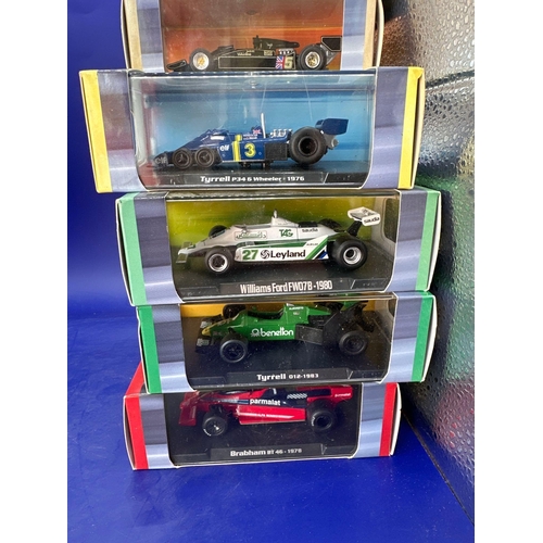 128 - Atlas Editions Grand Prix legends of Formula One 18 vehicles in this lot as pictured with paperwork