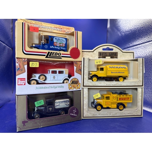 162 - 5 x Lledo Diecasts promotional vehicles includes a van with a view, the royal wedding Wells, Jaffa, ... 