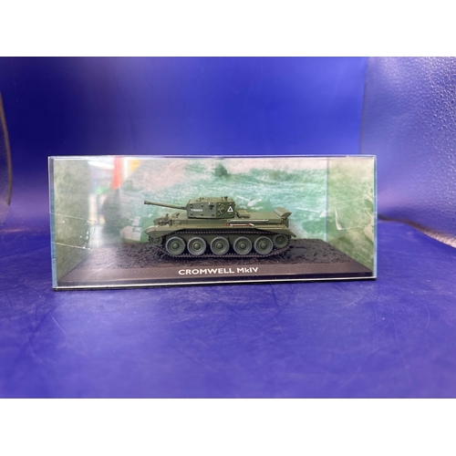 185 - Atlas Edition Ultimate tank in Perspex case, 1:72 scale. Cromwell, Mark IV