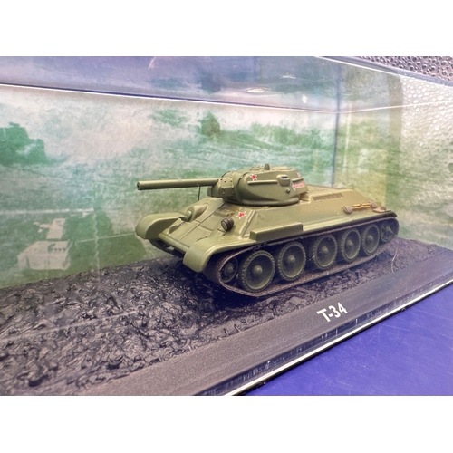 189 - Atlas Edition Ultimate tank in Perspex case, 1:72 scale. T â 34