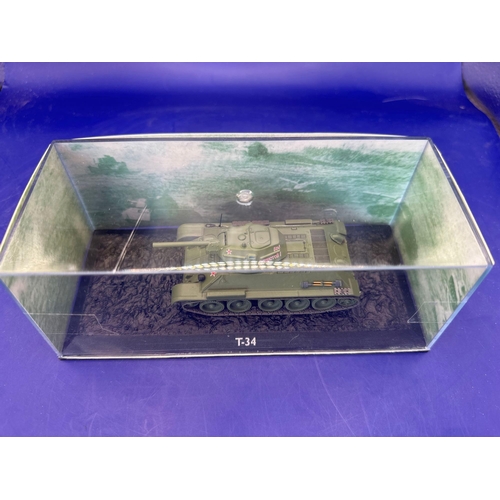 189 - Atlas Edition Ultimate tank in Perspex case, 1:72 scale. T â 34