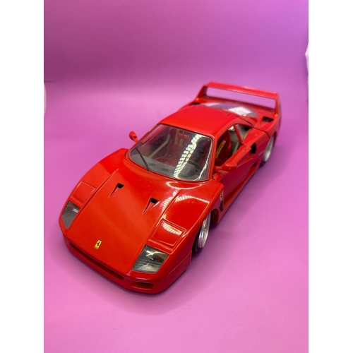 204 - Burago Ferrari, F. 40 1987 scale 1:18 model is unblocked, but shows no sign of damage