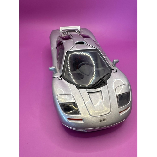 206 - Maisto 1:18 scale unboxed Diecast, McLaren F1, 1993 in silver