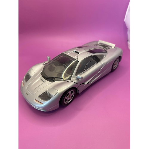 206 - Maisto 1:18 scale unboxed Diecast, McLaren F1, 1993 in silver