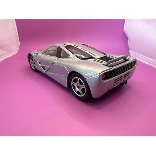 206 - Maisto 1:18 scale unboxed Diecast, McLaren F1, 1993 in silver